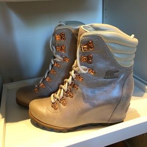 Sorel Size 6.5 rose gold wedge winter boots.
